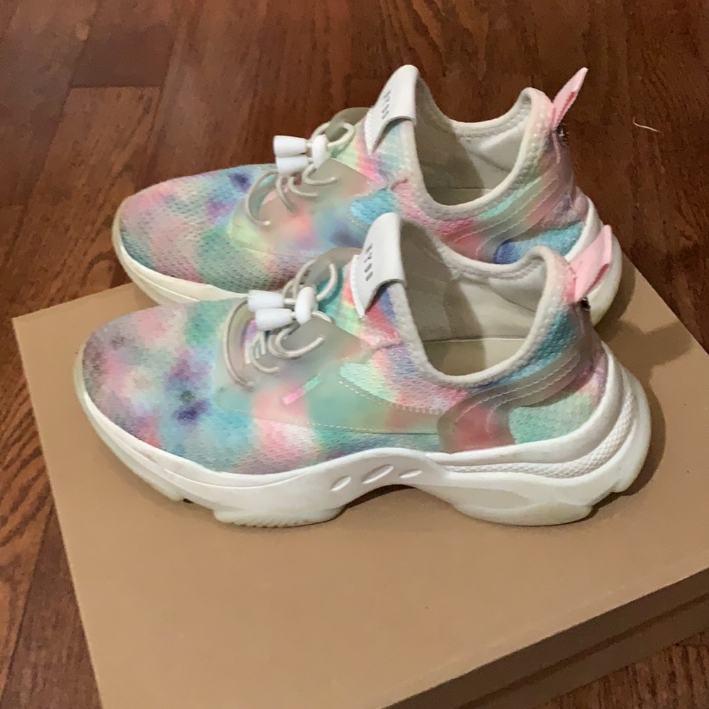 Steve Madden athletic shoe